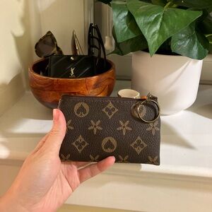 Small brown luxury motif coin purse
